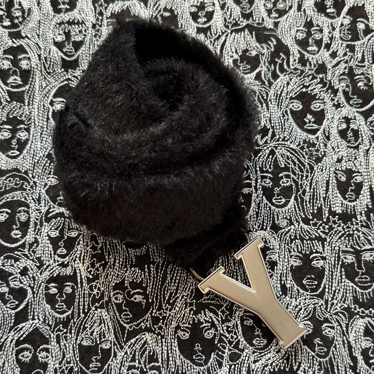 Y Fluffy Belt (Black)