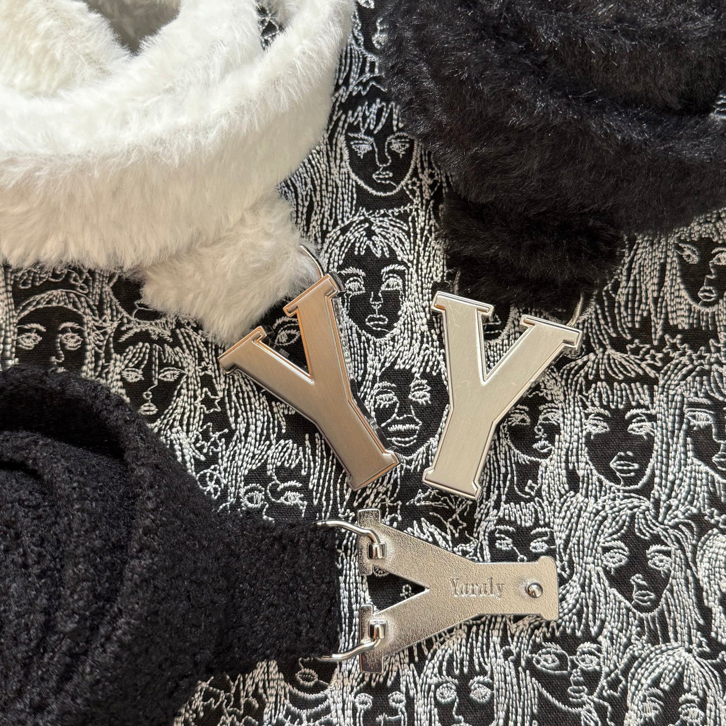 Y Fluffy Gürtel (Weiß)